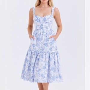 Commense Floral Blue and White Dress
Has pockets, size: XS
